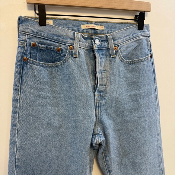 LEVI’S Wedgie Straight Light Wash Jeans 28 - Picture 8 of 12